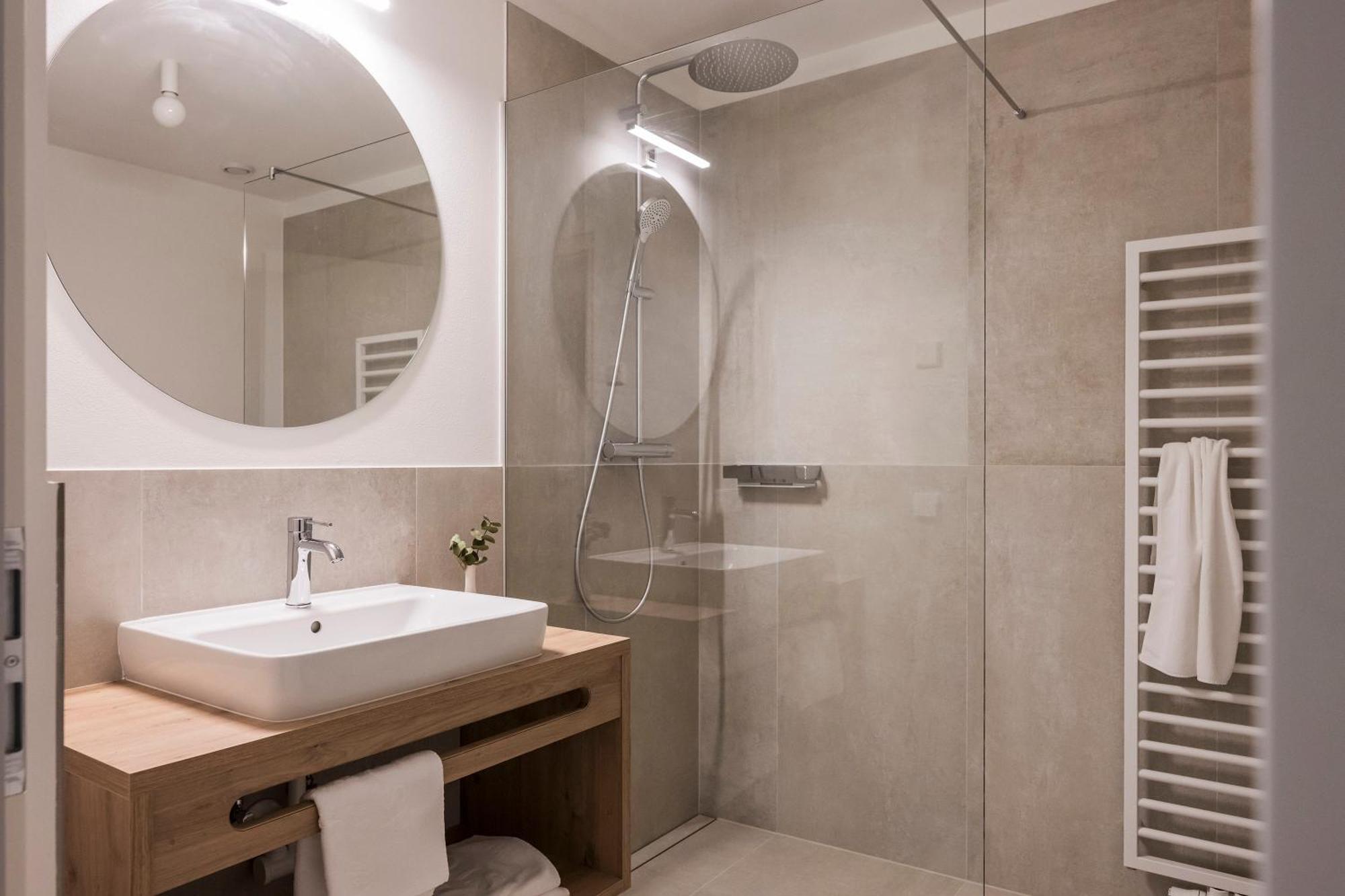 Astor Apartments Olang ภายนอก รูปภาพ